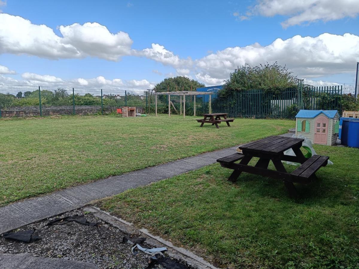 Hostel Y Doc At World Horizons Community Hub Llanelli Exteriér fotografie